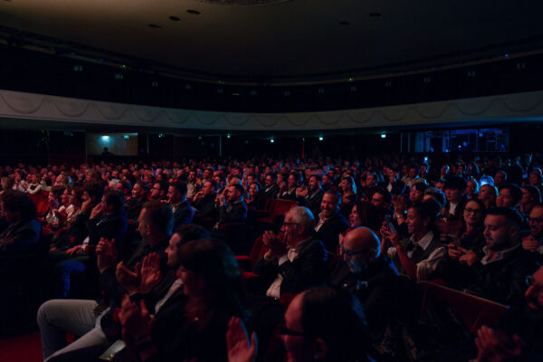 Sala teatrale - Teatro Manzoni - ph. Loris Scalzo Sala teatrale - Teatro Manzoni - ph. Loris Scalzo